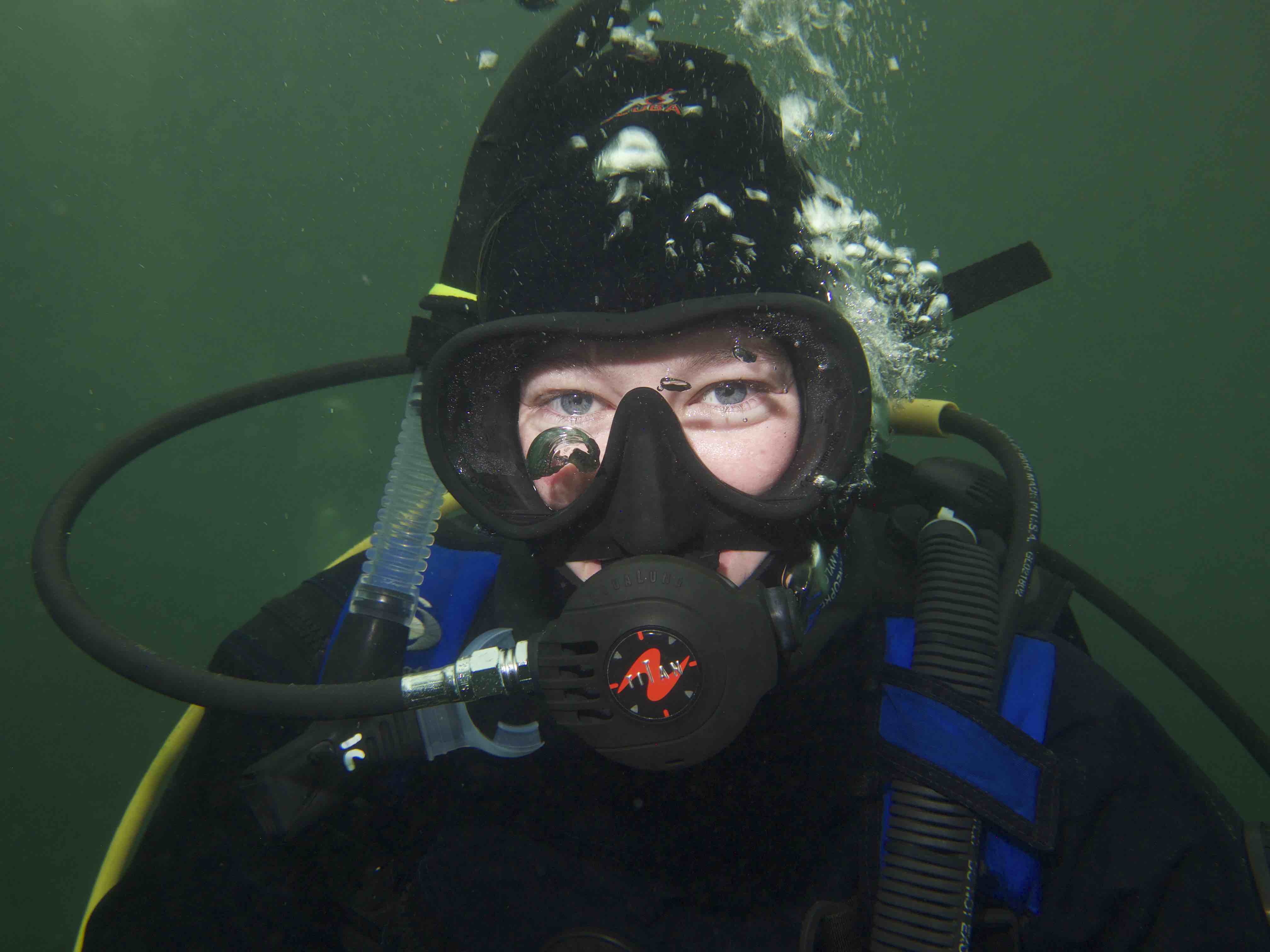isabella with a divers mask underwater